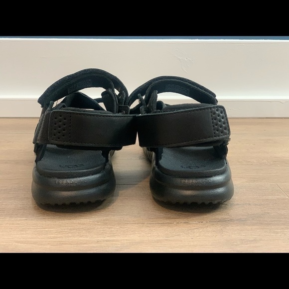 New UGG‎ MENS UNION STRAP LEATHER BLACK SANDAL SIZE 9 MODEL # 1114990. - Picture 2 of 7